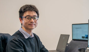Automation Engineer Yonggang Fei styrker teamet hos DK AU2MATION