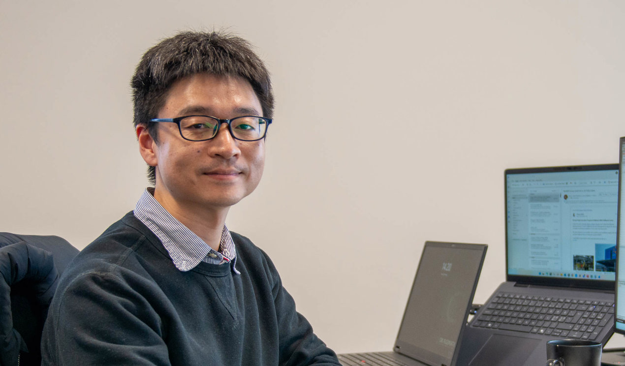 Automation Engineer Yonggang Fei styrker teamet hos DK AU2MATION